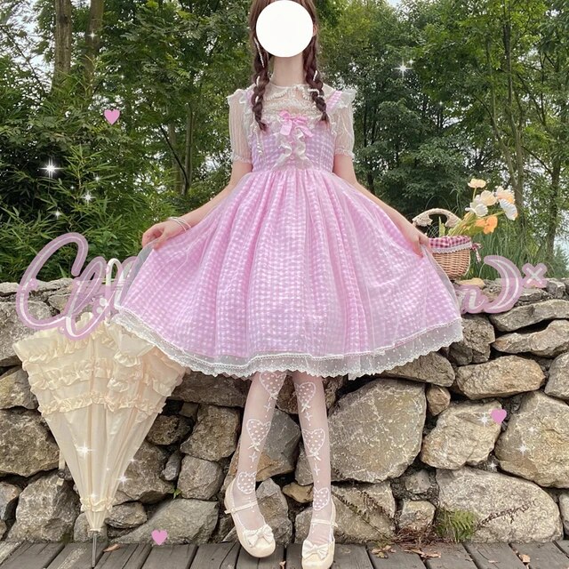 Cuchillas afiladas, volantes suaves: rebelión femenina en la moda lolita, Japón.