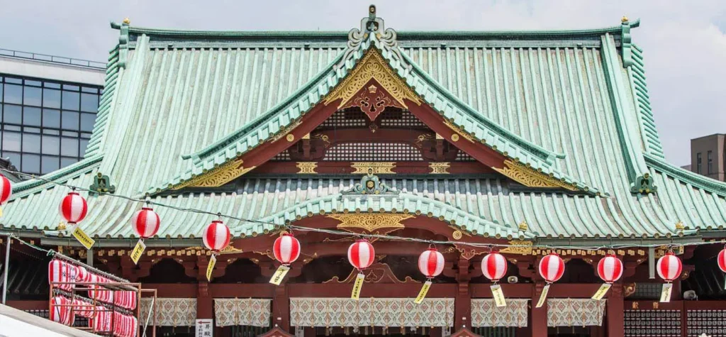El santuario escondido de Akihabara: mirando entre las calles de Tokio