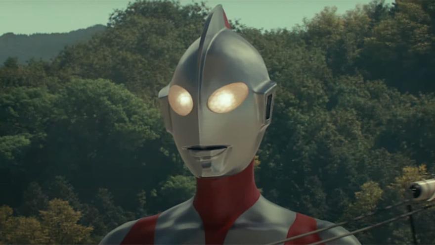Shin Ultraman lleva la franquicia a sus raíces, solo con una capa de nerd de Anno