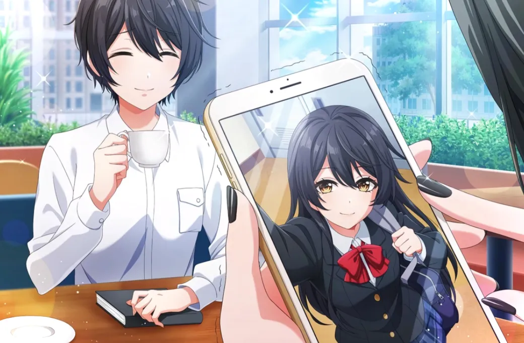 Aoi, con el pelo recogido en una sacudida corta, sentada en una mesa sonriendo torpemente mientras bebe café.  Un personaje invisible sostiene un teléfono que muestra una foto de una Aoi más joven con cabello largo.