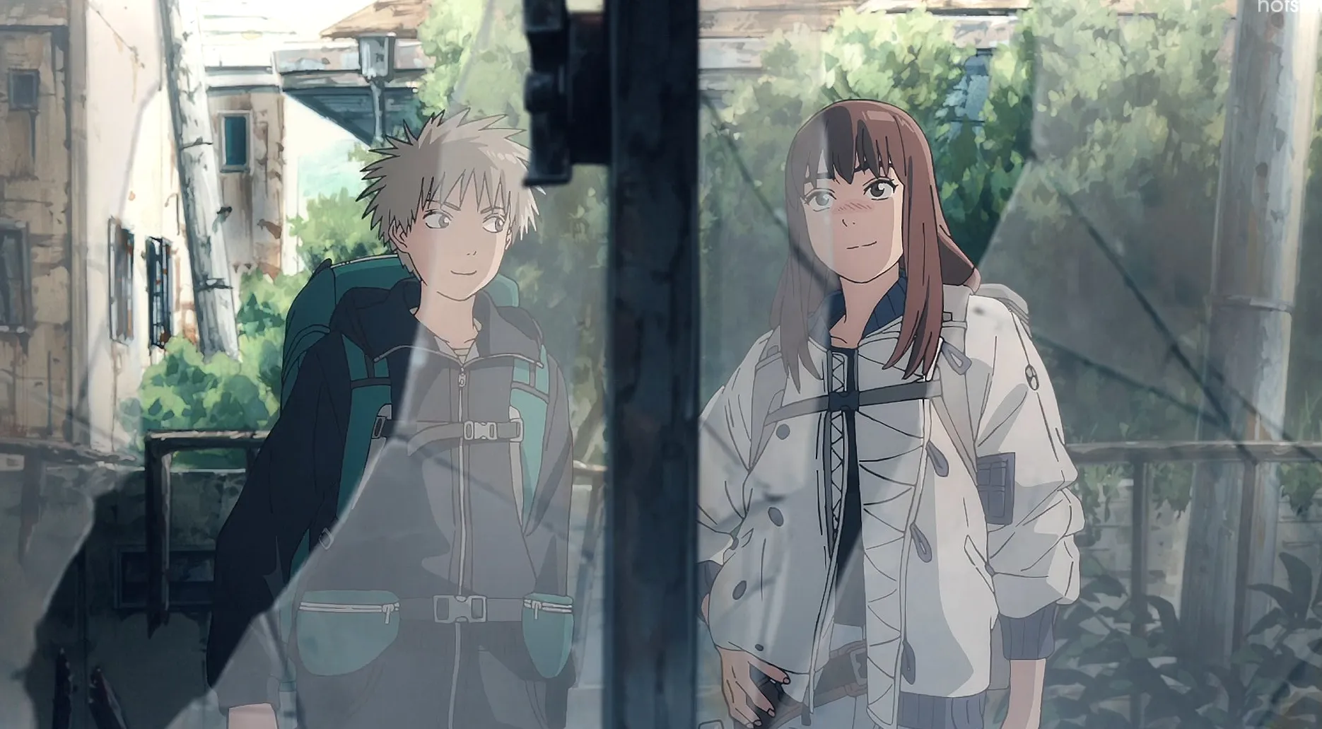 Kiruko y Maru mirando a través de una ventana rota.