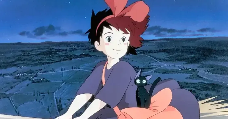 Kiki montada en su escoba con su gato, sobre un fondo azul medianoche