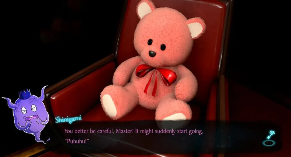 Un osito de peluche sentado en una silla.  Shinigami hace una referencia a Danganronpa usándolo.