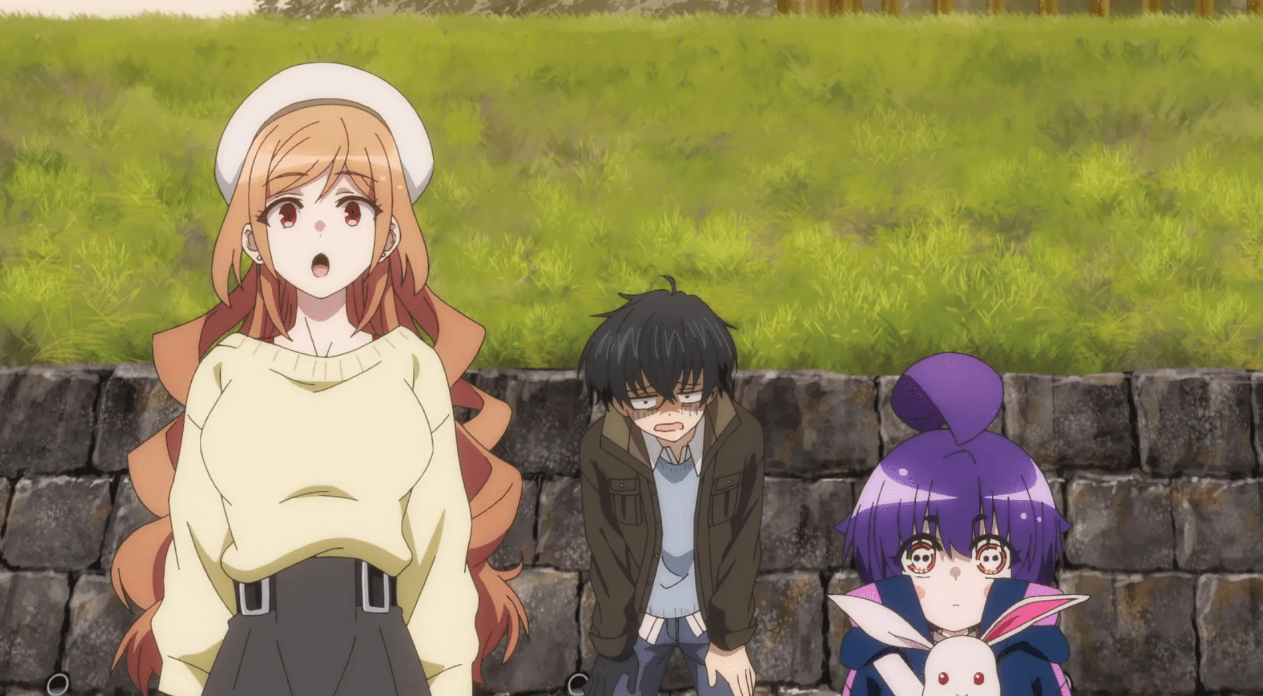Eiko y Yayoi parados frente a Keitaro, que parece exhausto.