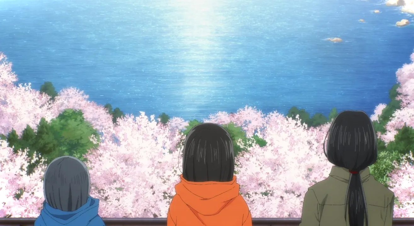 tres niñas mirando el agua más allá de un grupo de árboles de sakura