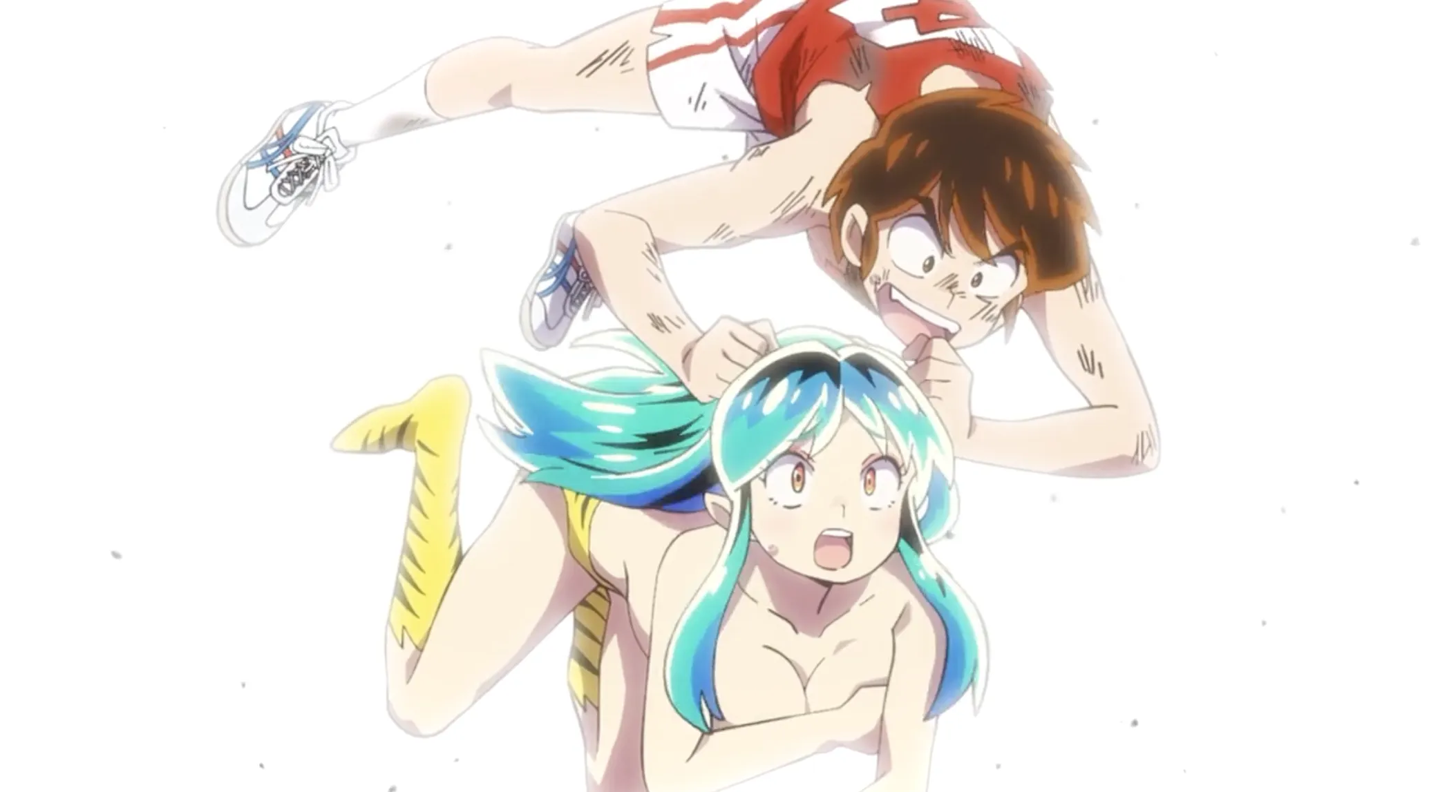 Lum pierde el juego en el anime de 2022.  Ataru salta sobre ella por detrás y agarra sus cuernos.  Cubre ambos senos desnudos con las manos y mira hacia arriba en estado de shock.