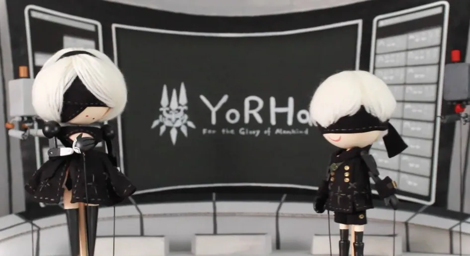 2B y 9S como marionetas