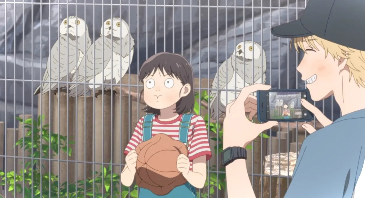 Mitsumi imitando a un grupo de búhos en el zoológico.